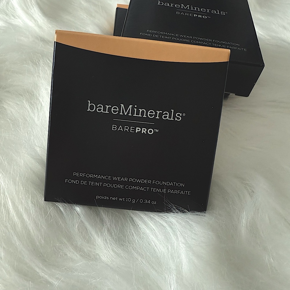 NIB bareMinerals BAREPRO 16HR Skin-Perfecting Powder Foundation